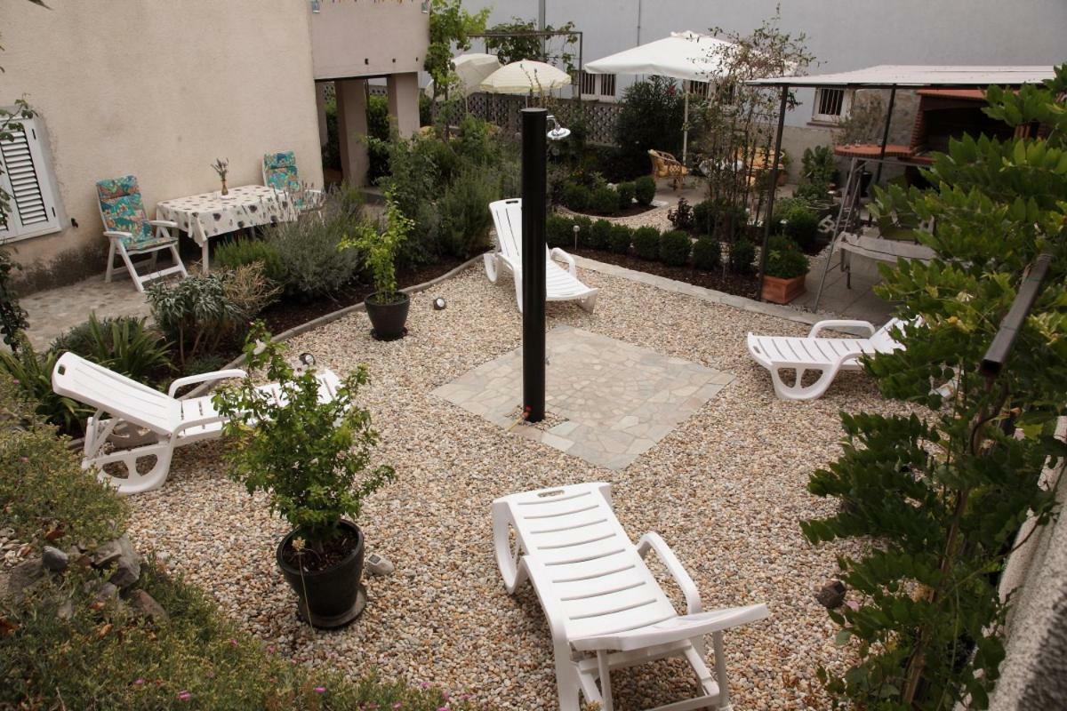 Apartments Mali Raj Vranjic Экстерьер фото