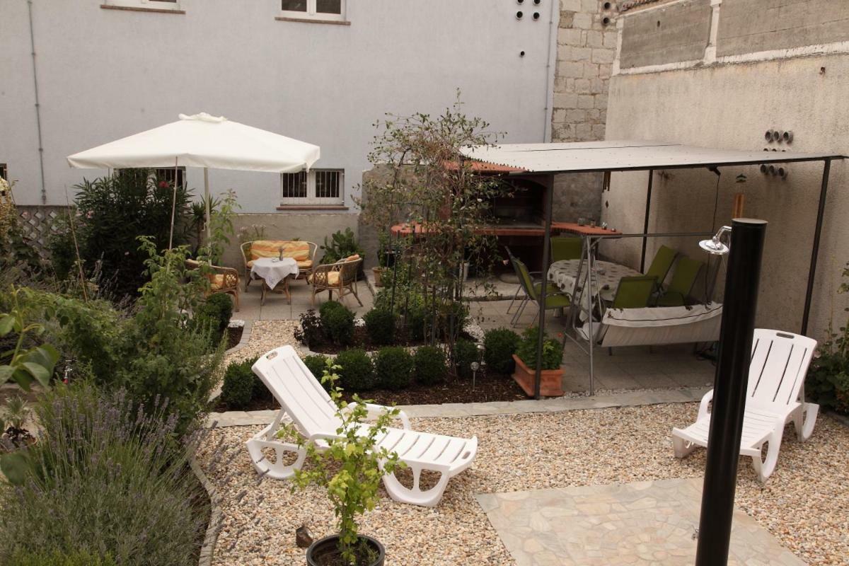 Apartments Mali Raj Vranjic Экстерьер фото