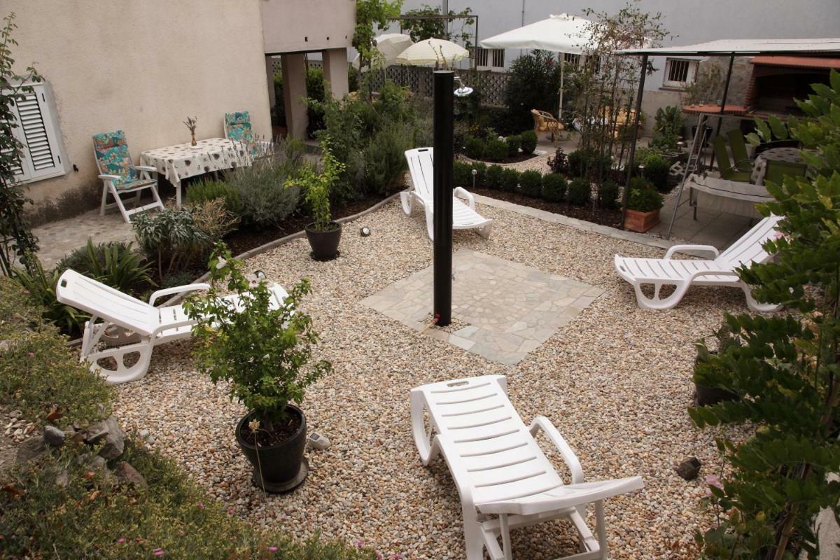 Apartments Mali Raj Vranjic Экстерьер фото